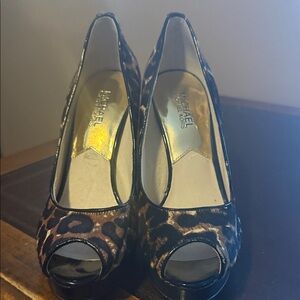Michael Michael Kors Black and Brown Leopard peep toe Heels Size 8